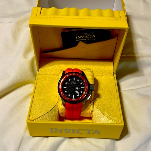 NWT LARGE INVICTA MEN’S orange! 100M Water resistant. 48mm face-55mmto stem!